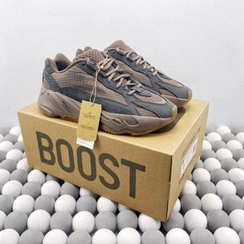 AD YEEZY BOOST 700 v2 灰棕 鞋子