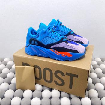 YEEZY BOOST 700 寶藍鞋子