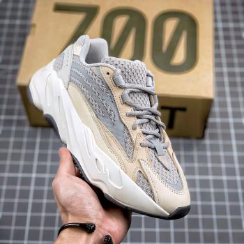 Yeezy 700 V2 “Cream”奶油灰白