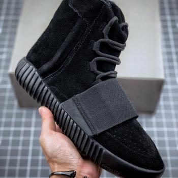 Yeezy 750 Boost 純黑配色鞋子